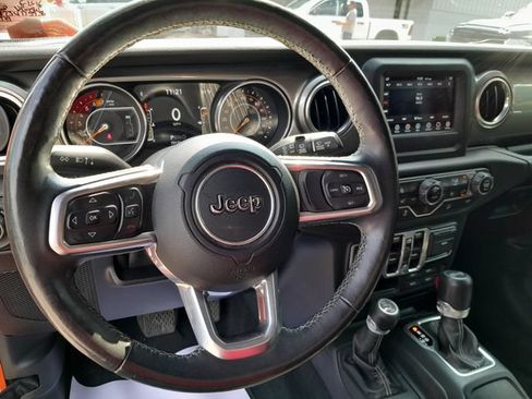 Used 2018 Jeep Wrangler Unlimited Sahara w/ Cold Weather Group AWD/4WD image 11