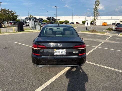 Used 2022 Volkswagen Passat 2.0T SE FWD image 6