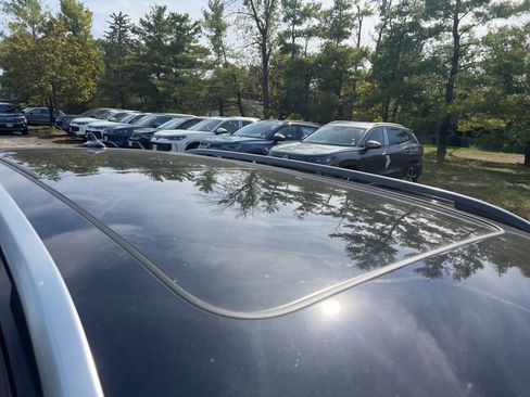 New 2025 Volkswagen Taos SE image 4