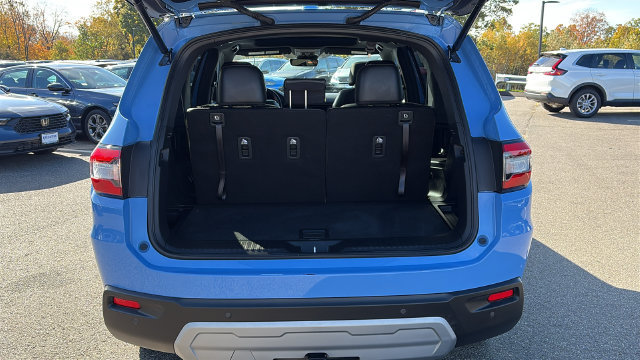 Used 2025 Honda Pilot TrailSport image 29
