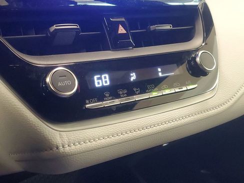 Certified 2025 Toyota Corolla SE image 27