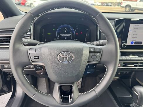 Used 2025 Toyota Camry SE image 13