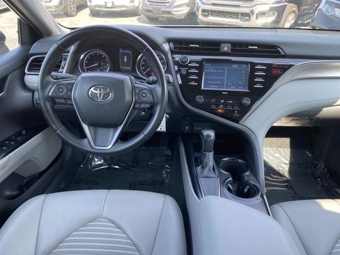 Used 2020 Toyota Camry SE w/ Carpet Mat Package FWD image 10