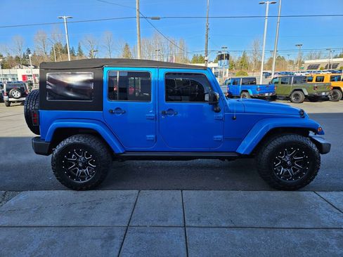 Used 2015 Jeep Wrangler Unlimited Sahara image 6
