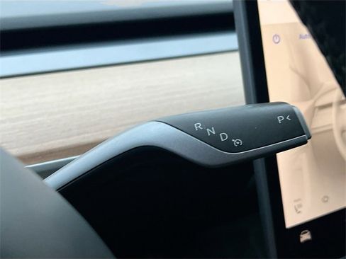 Used 2023 Tesla Model 3 Standard Range image 16