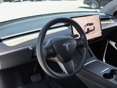Used 2024 Tesla Model Y Long Range RWD image 18