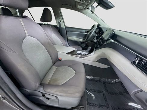 Used 2021 Toyota Camry LE w/ Carpet Mat Package (TMS) image 25