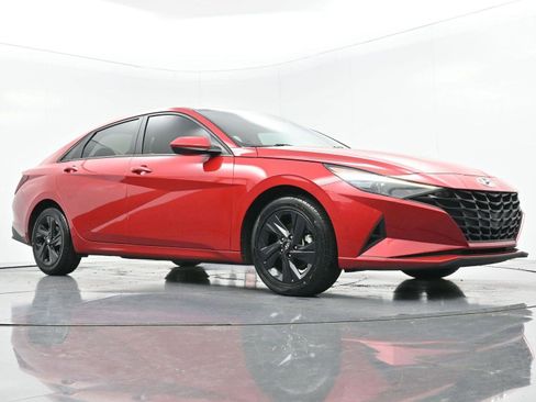 Used 2023 Hyundai Elantra SEL image 41