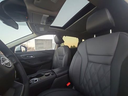 New 2026 Nissan Rogue Platinum image 7