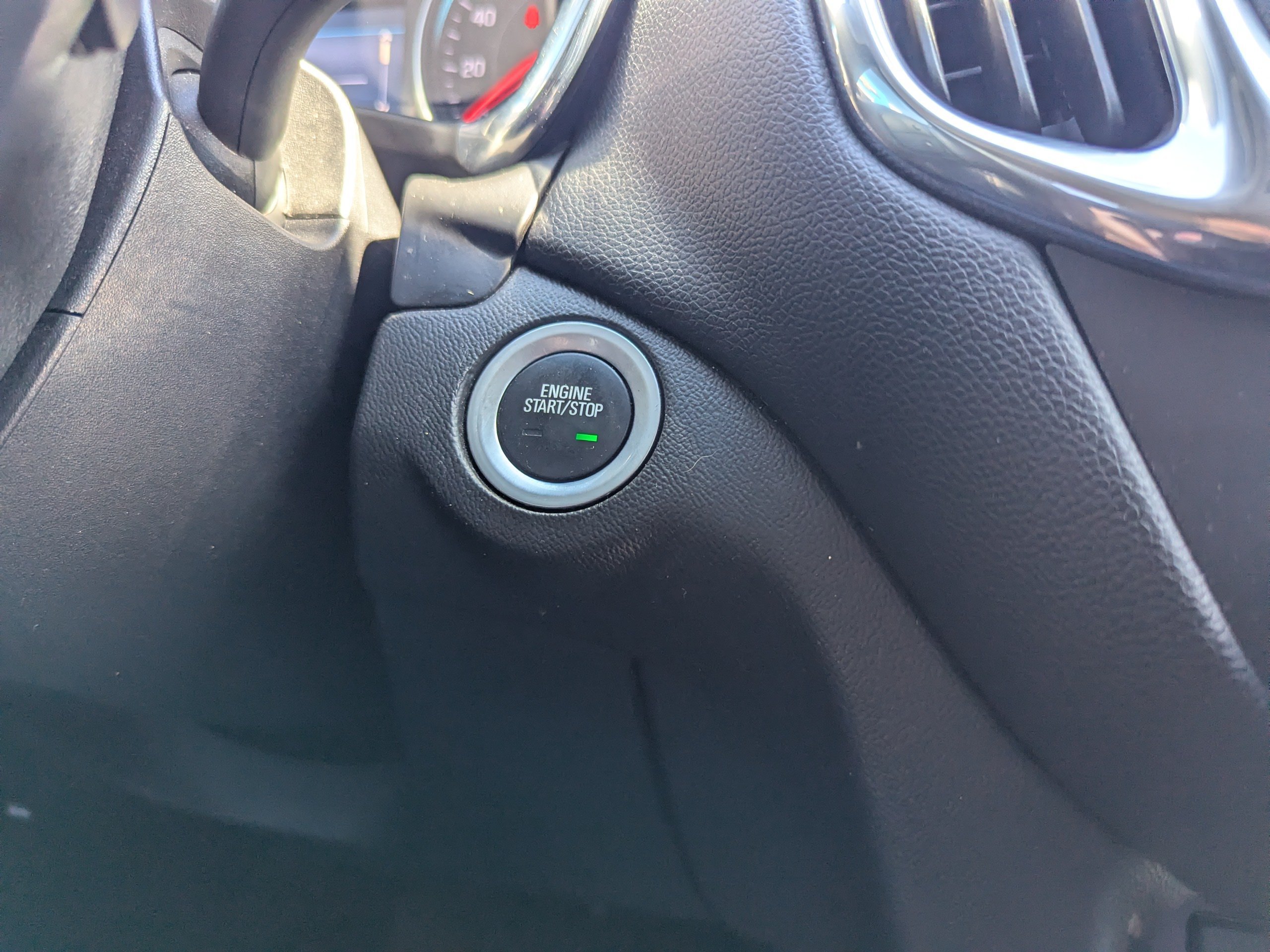 Used 2019 Chevrolet Equinox LT FWD image 18