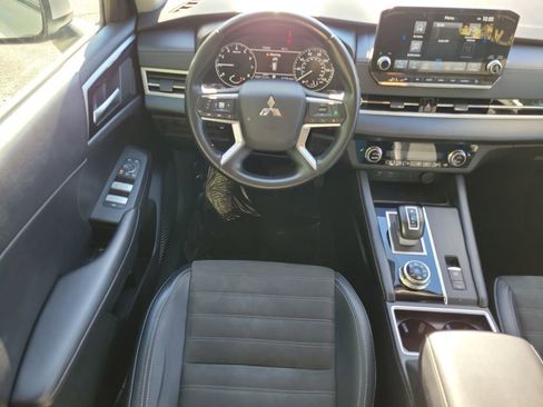 Used 2024 Mitsubishi Outlander SE image 21