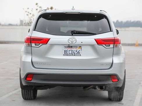 Certified 2018 Toyota Highlander SE image 6