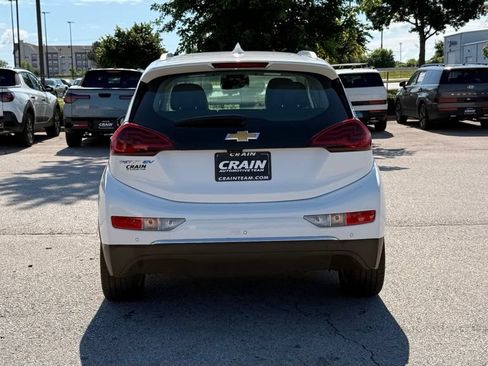 Used 2020 Chevrolet Bolt Premier w/ Infotainment Package FWD image 6