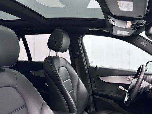 Used 2019 Mercedes-Benz GLC 300 4MATIC image 19