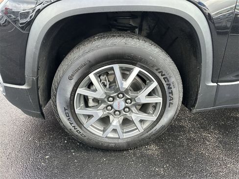 Used 2023 GMC Acadia SLE w/ Driver Convenience Package image 10