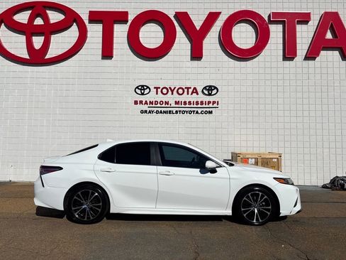 Used 2020 Toyota Camry SE image 4