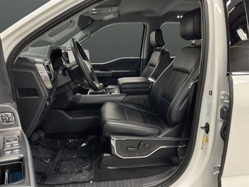 Used 2023 Ford F150 Lariat w/ Max Trailer Tow Package image 4