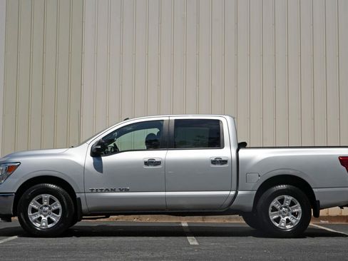 Used 2019 Nissan Titan SV AWD/4WD image 8