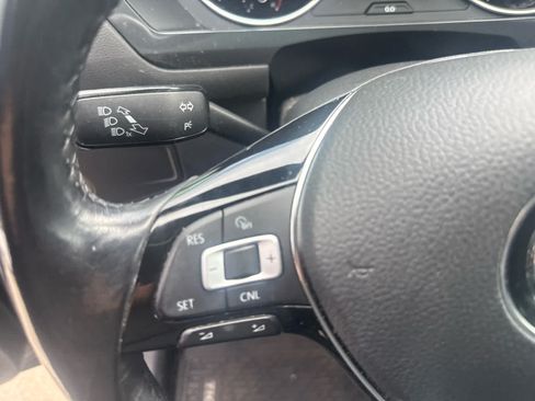 Used 2018 Volkswagen Tiguan SE w/ Panoramic Sunroof Package AWD/4WD image 9