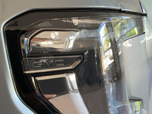 Used 2024 GMC Yukon Denali w/ Advanced Technology Package AWD/4WD image 55