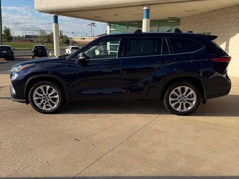 Used 2021 Toyota Highlander Limited AWD/4WD image 2