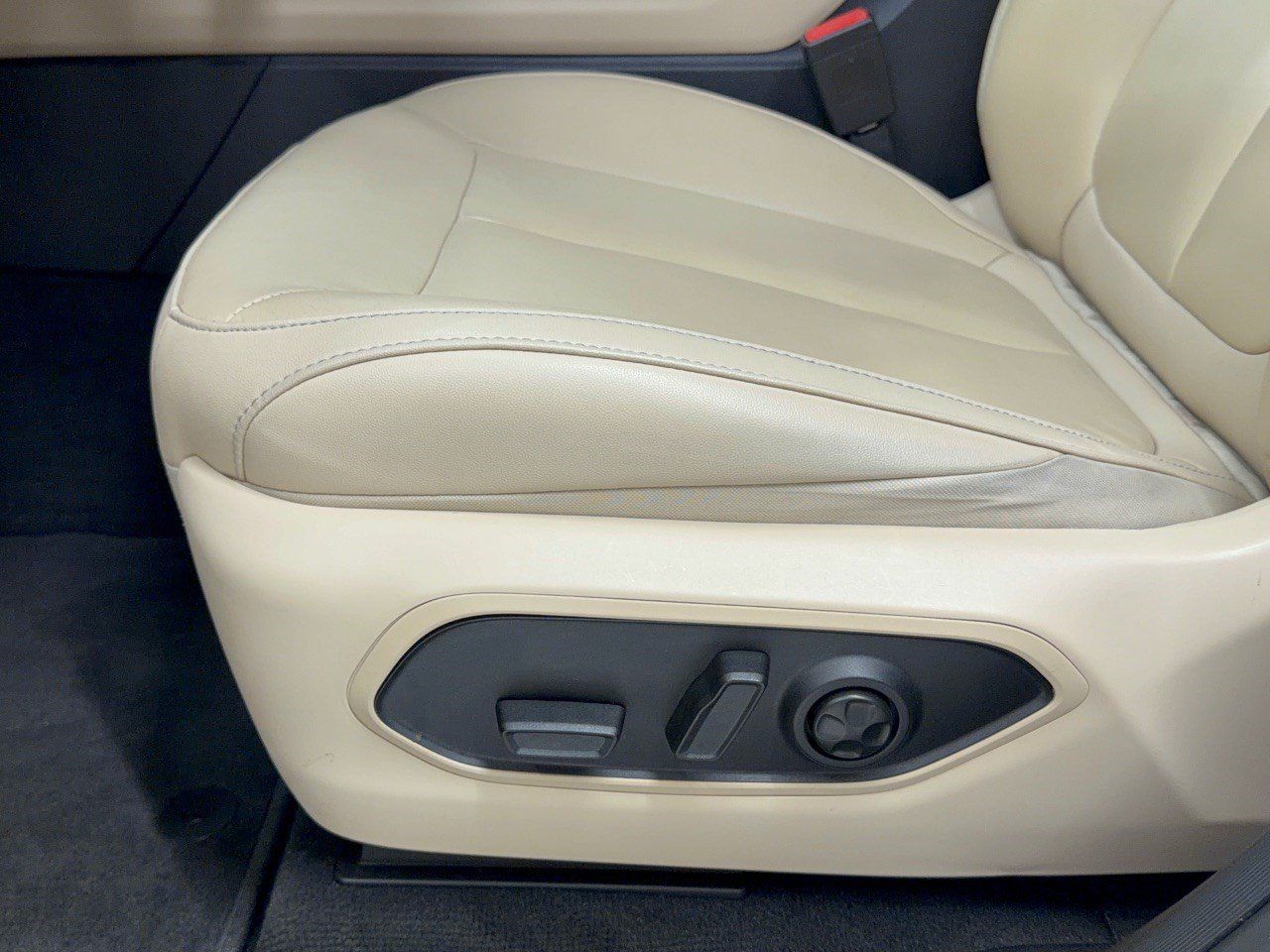 Used 2023 Jeep Grand Cherokee Limited AWD/4WD image 16