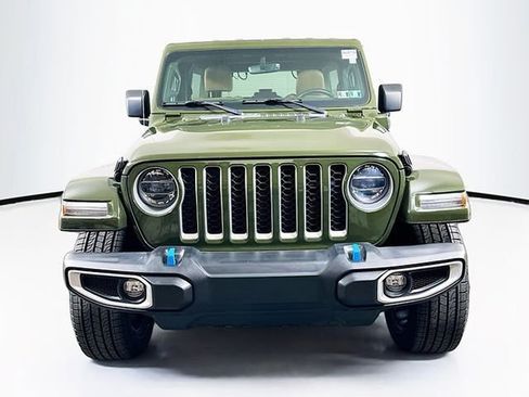 Used 2022 Jeep Wrangler Unlimited Sahara w/ Cold Weather Group image 2