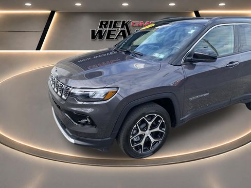 Used 2024 Jeep Compass Limited AWD/4WD image 2