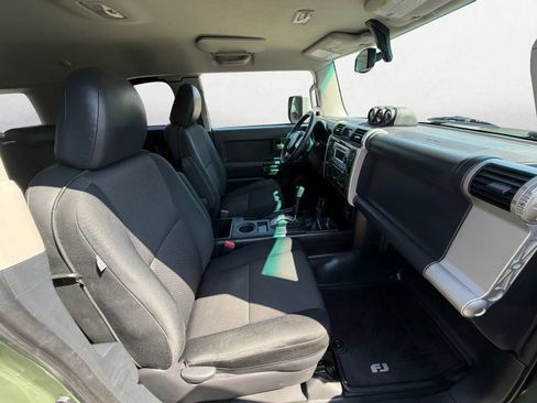 Used 2011 Toyota FJ Cruiser 4WD w/ Convenience Pkg image 21