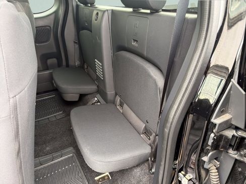 Used 2022 Nissan Frontier S RWD image 22