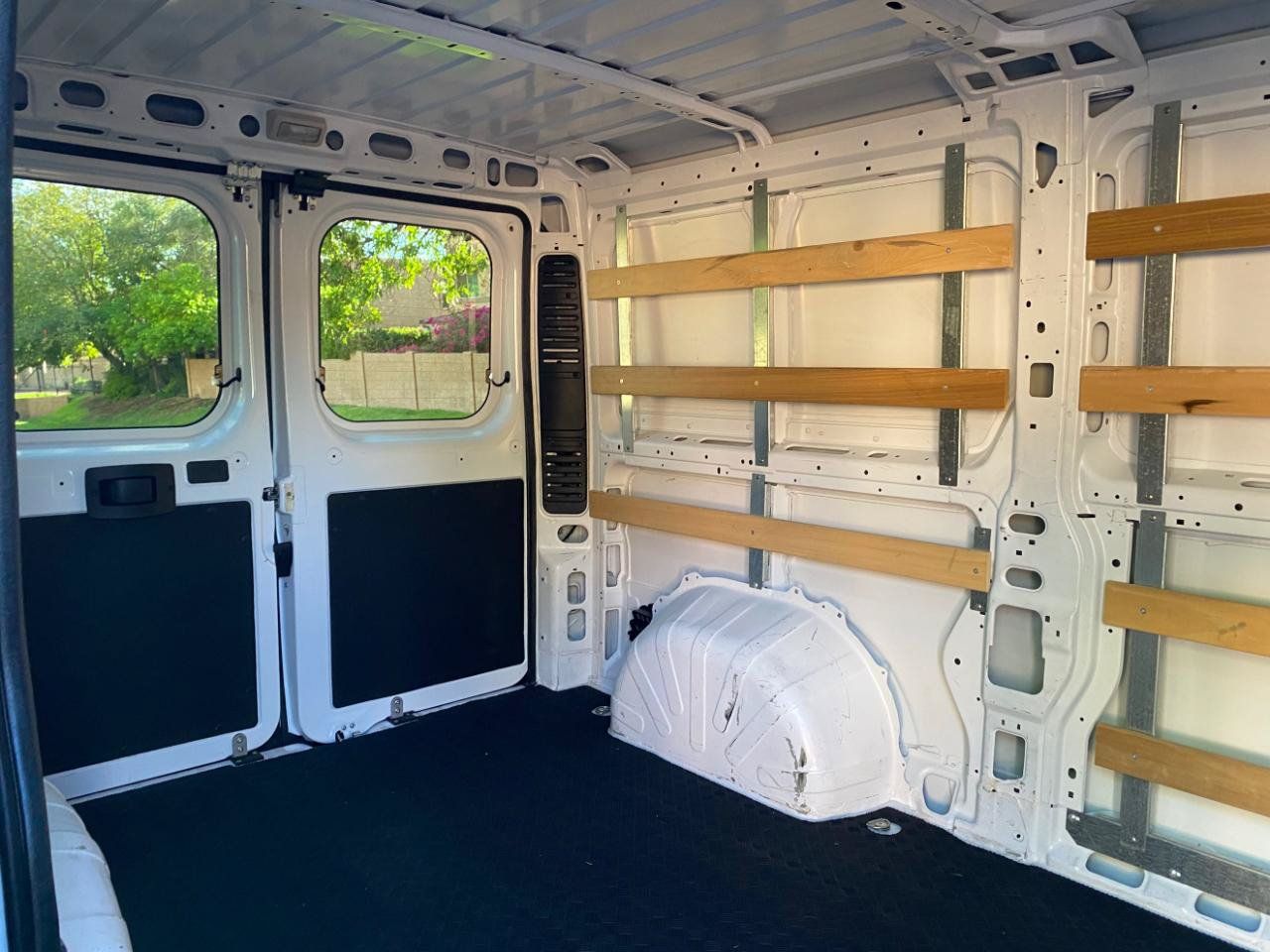 Used 2025 RAM ProMaster 2500 w/ U-Haul Equipment Group FWD image 10
