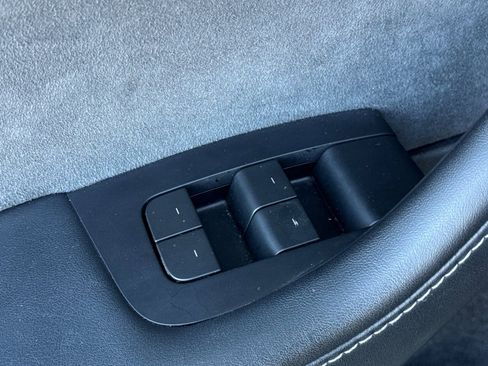 Used 2025 Tesla Model Y Performance AWD/4WD image 13