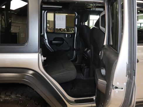 Used 2018 Jeep Wrangler Unlimited Sport S AWD/4WD image 19