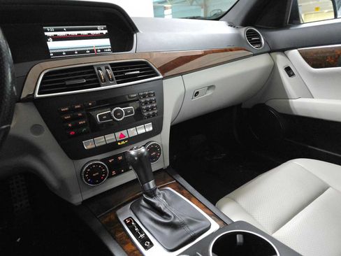 Used 2014 Mercedes-Benz C 300 4MATIC Sedan image 32