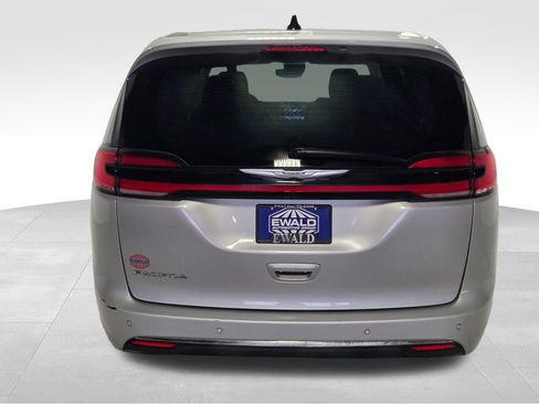 Certified 2023 Chrysler Pacifica Touring-L image 20