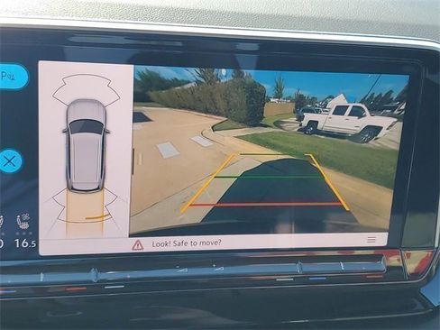 Used 2024 Volkswagen Atlas SE image 22