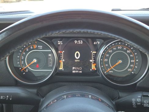 Used 2018 Jeep Wrangler Unlimited Sahara image 27