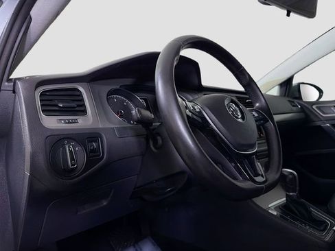 Used 2015 Volkswagen Golf TDI S image 9