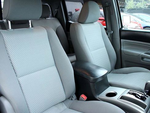 Used 2014 Toyota Tacoma PreRunner image 17