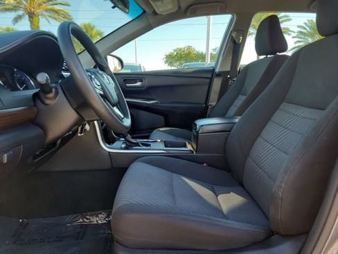Used 2017 Toyota Camry LE FWD image 16