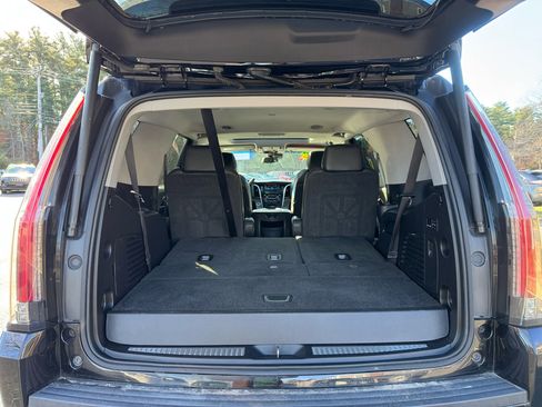 Used 2019 Cadillac Escalade Luxury image 36