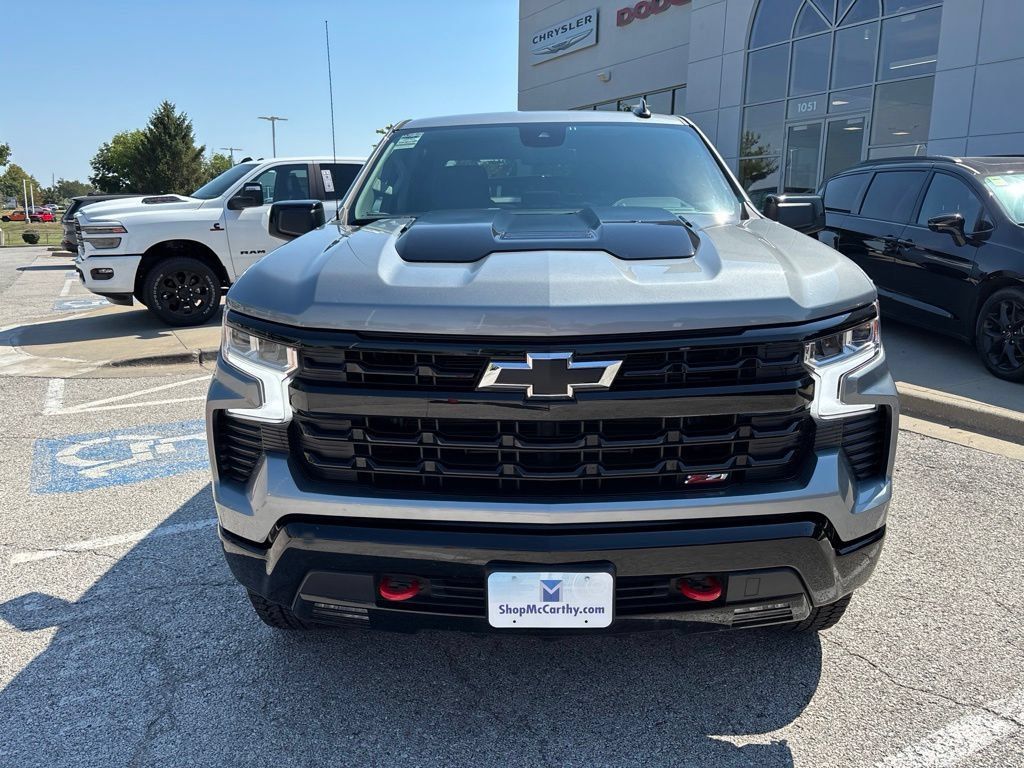 Used 2025 Chevrolet Silverado 1500 LT Trail Boss w/ LPO, Dark Essentials Package AWD/4WD image 3