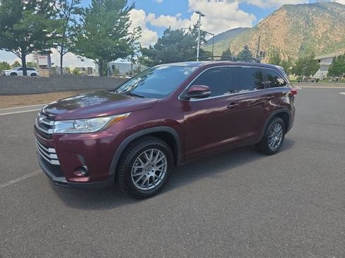 Used 2017 Toyota Highlander LE w/ Carpet Mat Package FWD image 7