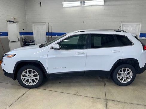Used 2017 Jeep Cherokee Latitude w/ Comfort & Sound Group image 4