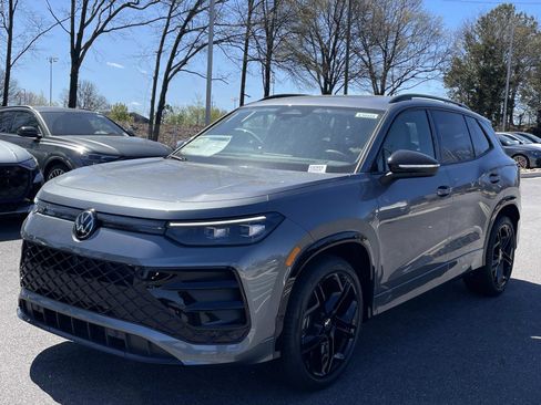 New 2026 Volkswagen Tiguan SE R-Line image 3