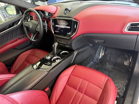 Certified 2022 Maserati Ghibli Modena RWD image 13