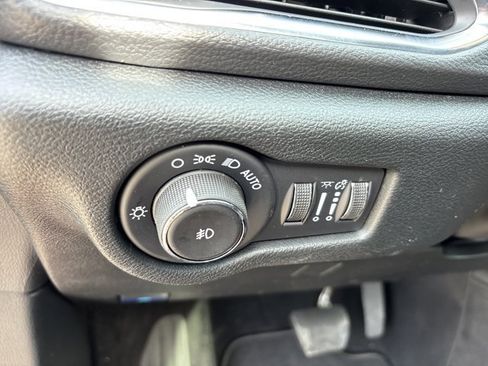 New 2026 Chrysler Pacifica Limited image 27