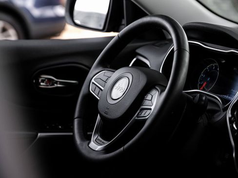 Used 2021 Jeep Cherokee Limited w/ Mopar Interior Package image 25