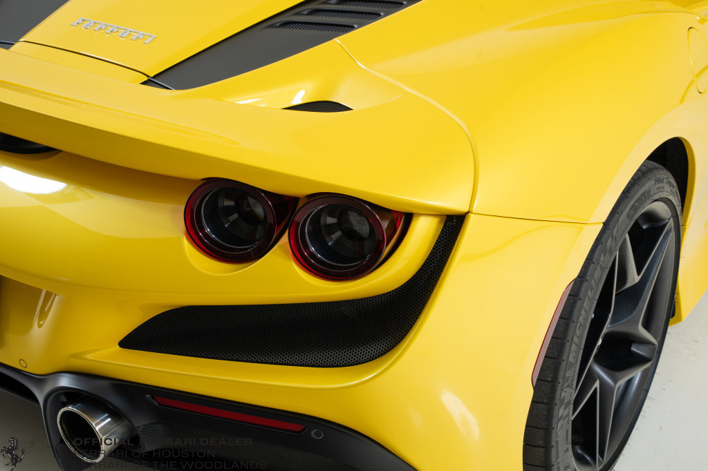 Used 2021 Ferrari F8 Tributo RWD image 33