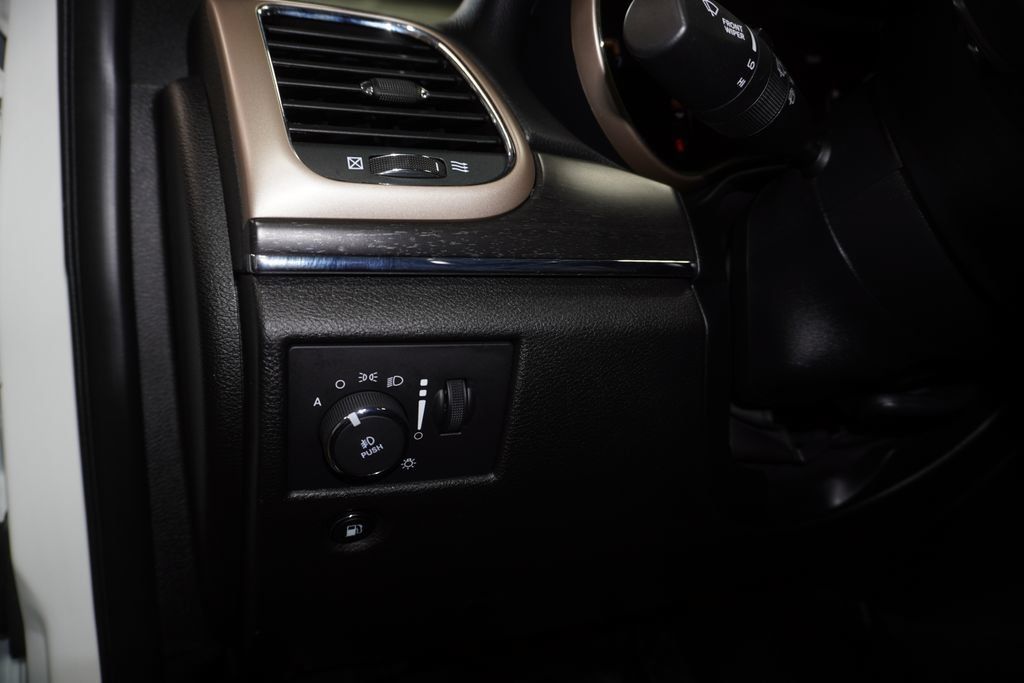 Used 2017 Jeep Grand Cherokee Limited AWD/4WD image 24